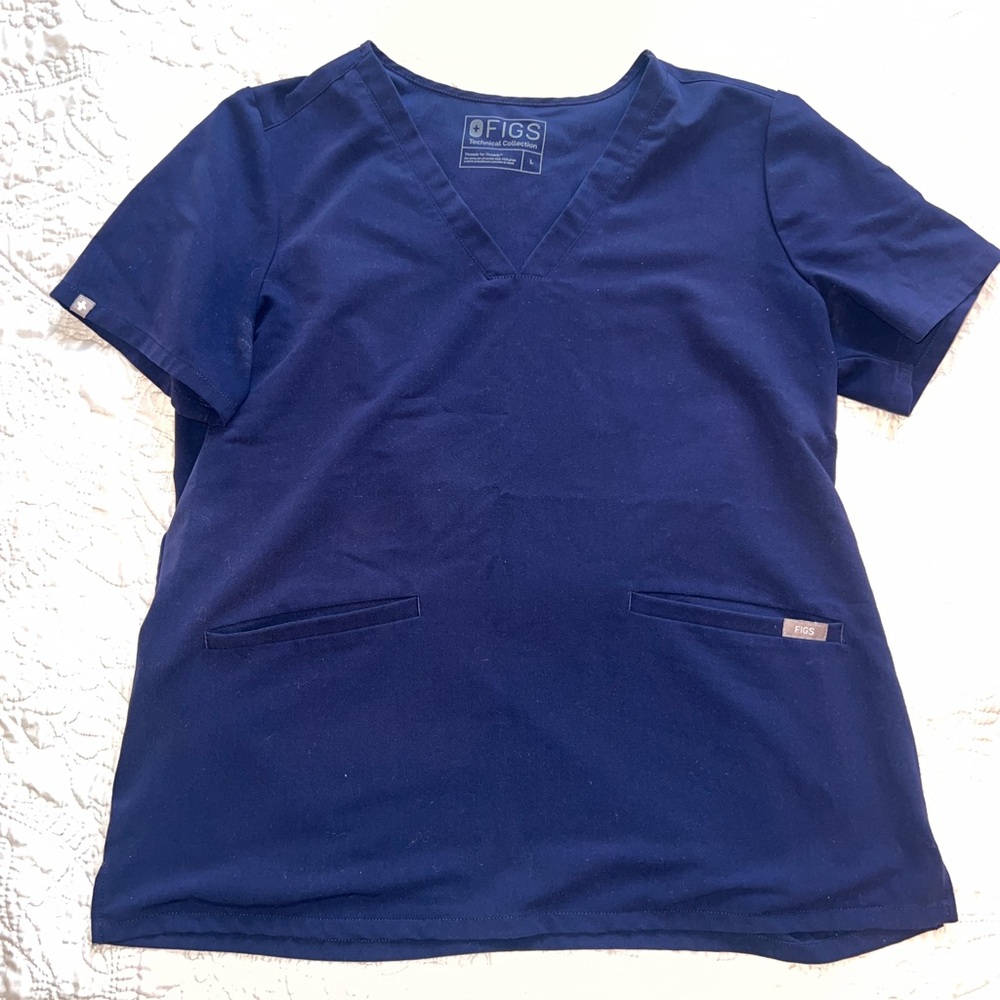 FIGS Women’s Navy Casma Three-Pocket Scrub Top; Size L